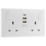 Nexus Moulded Double Switched 13A Power Socket / USB Cherger USB A x2 & C x1 White 822UAAC15
